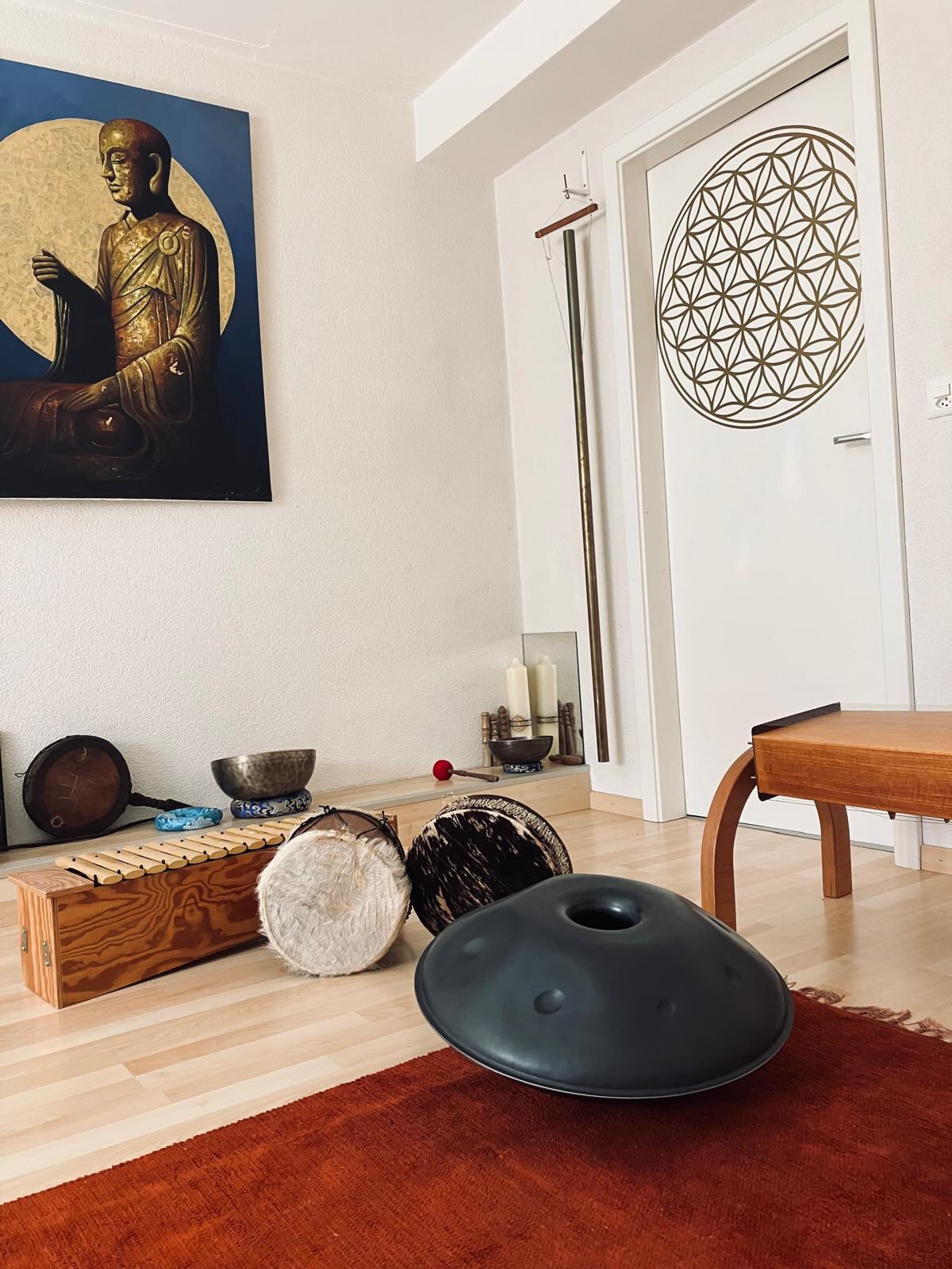 Handpan, tambours et instruments de soins sonores dans l’atelier ThérÂme
